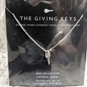 NWT Believe Mini Key Necklace